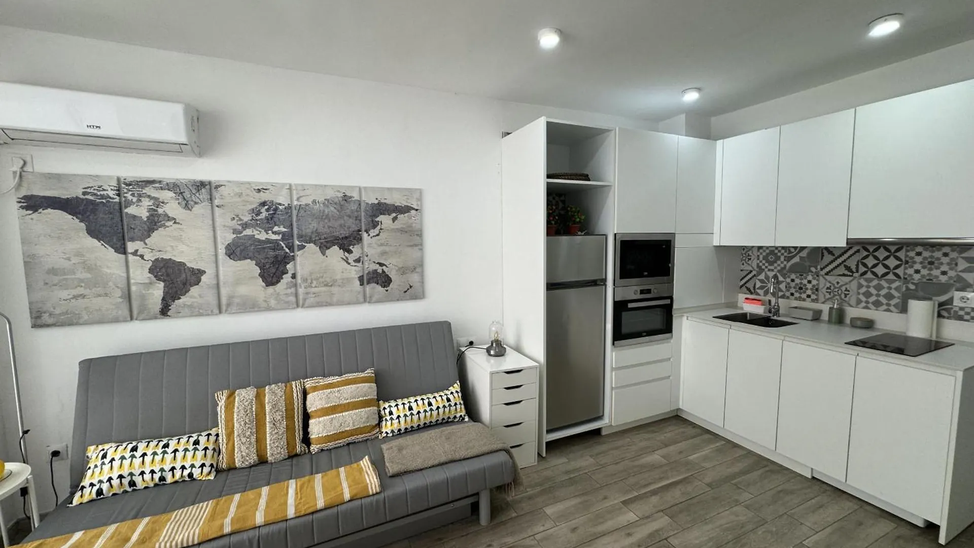 Torremolinos Downtown 24 By Homing Villa Spain